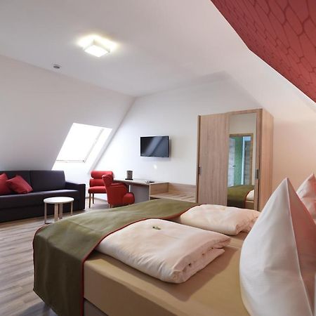 Hotel Neue Hoehe Klingenberg Buitenkant foto