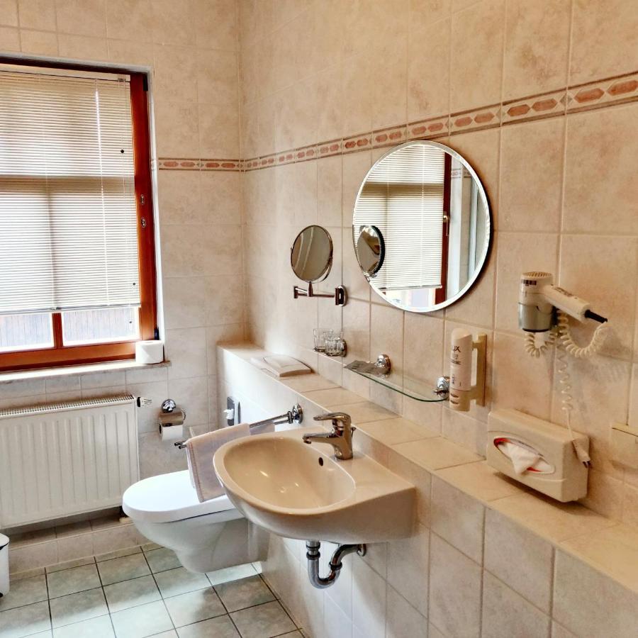Hotel Neue Hoehe Klingenberg Buitenkant foto