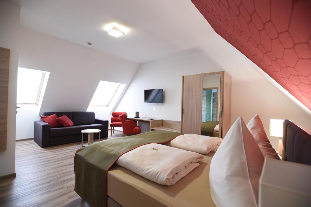 Hotel Neue Hoehe Klingenberg Buitenkant foto