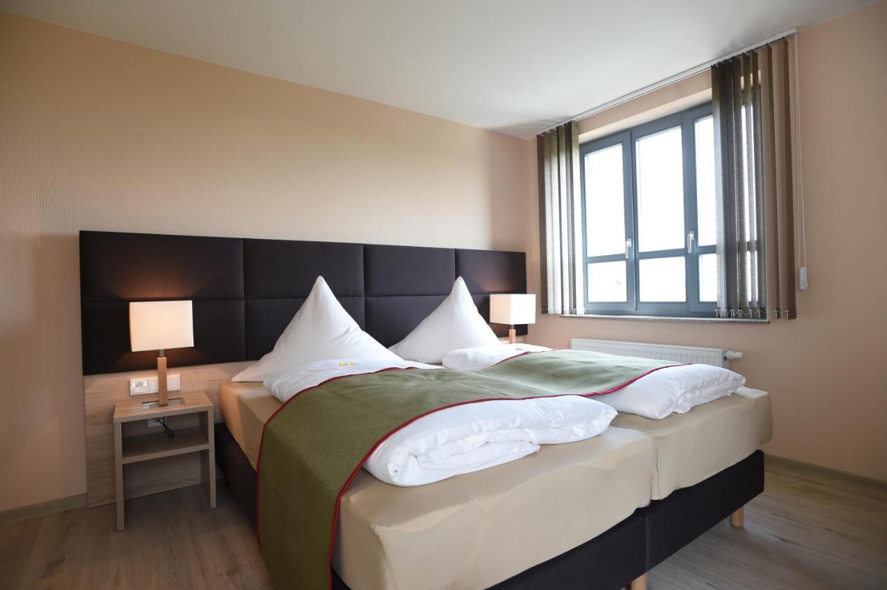 Hotel Neue Hoehe Klingenberg Buitenkant foto