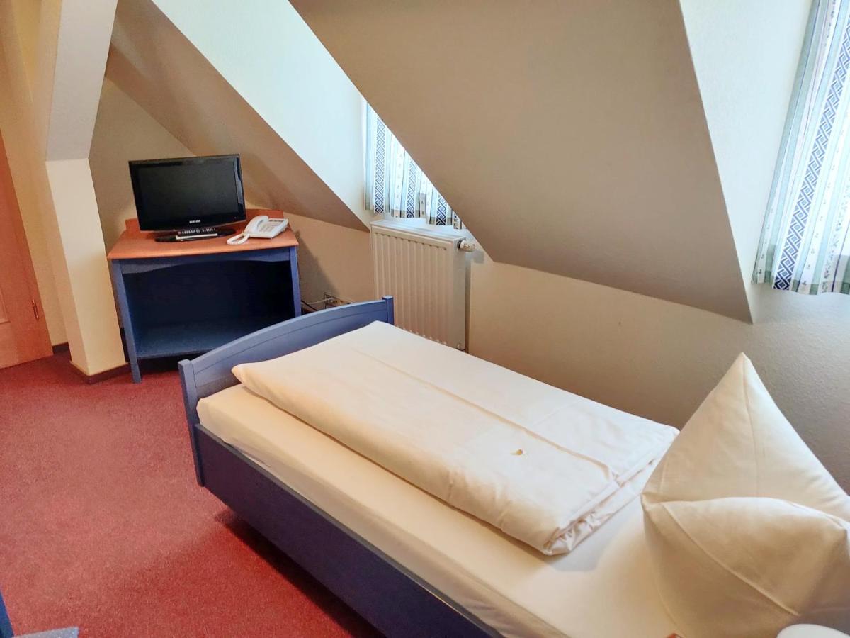 Hotel Neue Hoehe Klingenberg Buitenkant foto