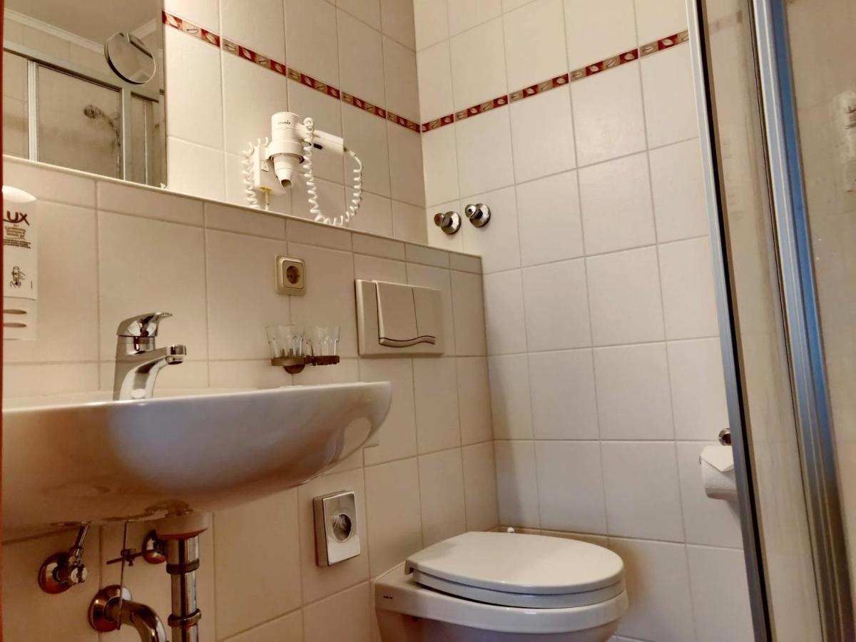 Hotel Neue Hoehe Klingenberg Buitenkant foto