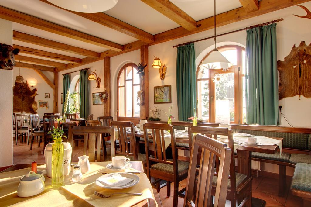 Hotel Neue Hoehe Klingenberg Buitenkant foto