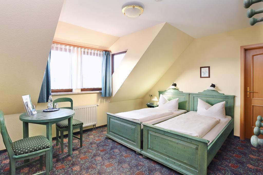 Hotel Neue Hoehe Klingenberg Buitenkant foto