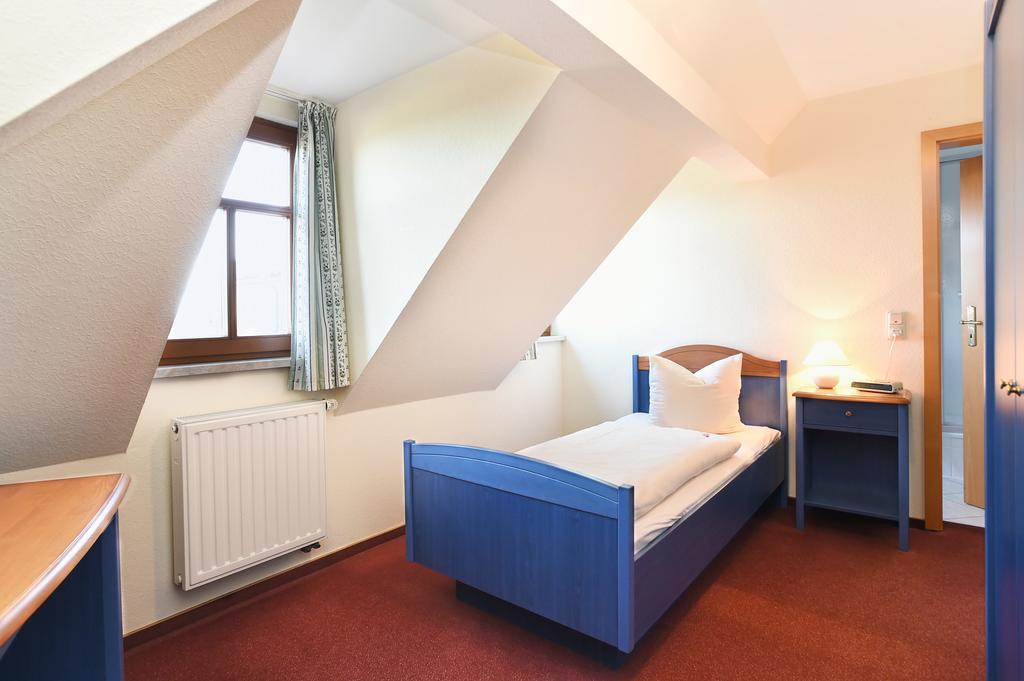 Hotel Neue Hoehe Klingenberg Buitenkant foto