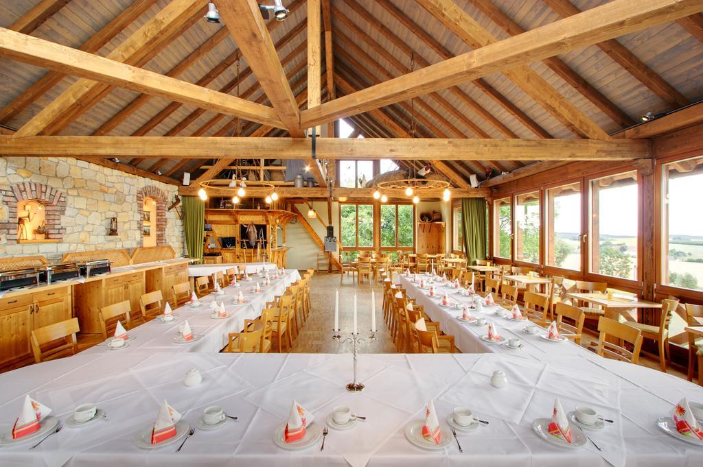 Hotel Neue Hoehe Klingenberg Buitenkant foto