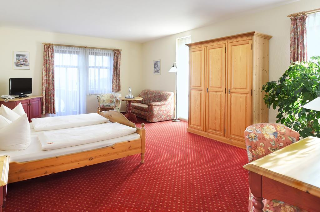 Hotel Neue Hoehe Klingenberg Buitenkant foto