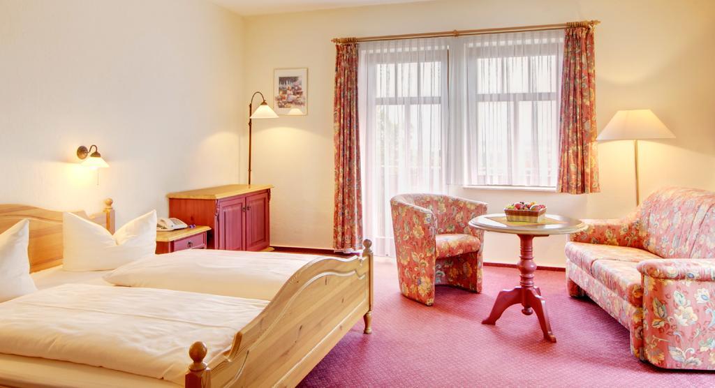 Hotel Neue Hoehe Klingenberg Buitenkant foto