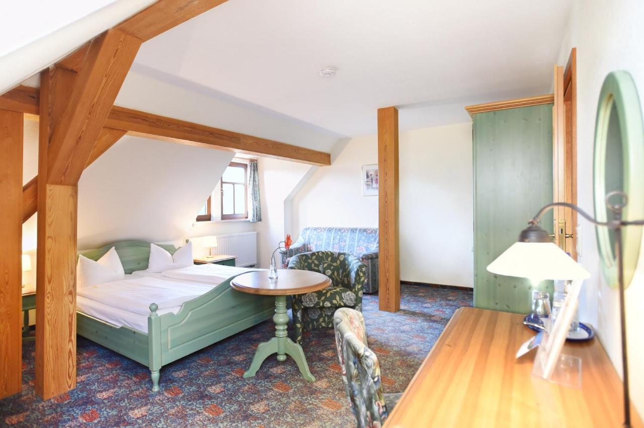 Hotel Neue Hoehe Klingenberg Buitenkant foto