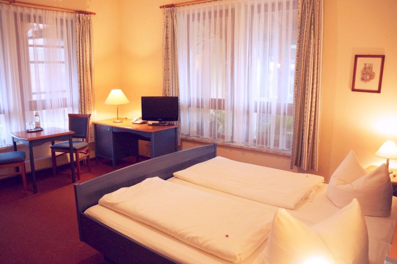 Hotel Neue Hoehe Klingenberg Buitenkant foto