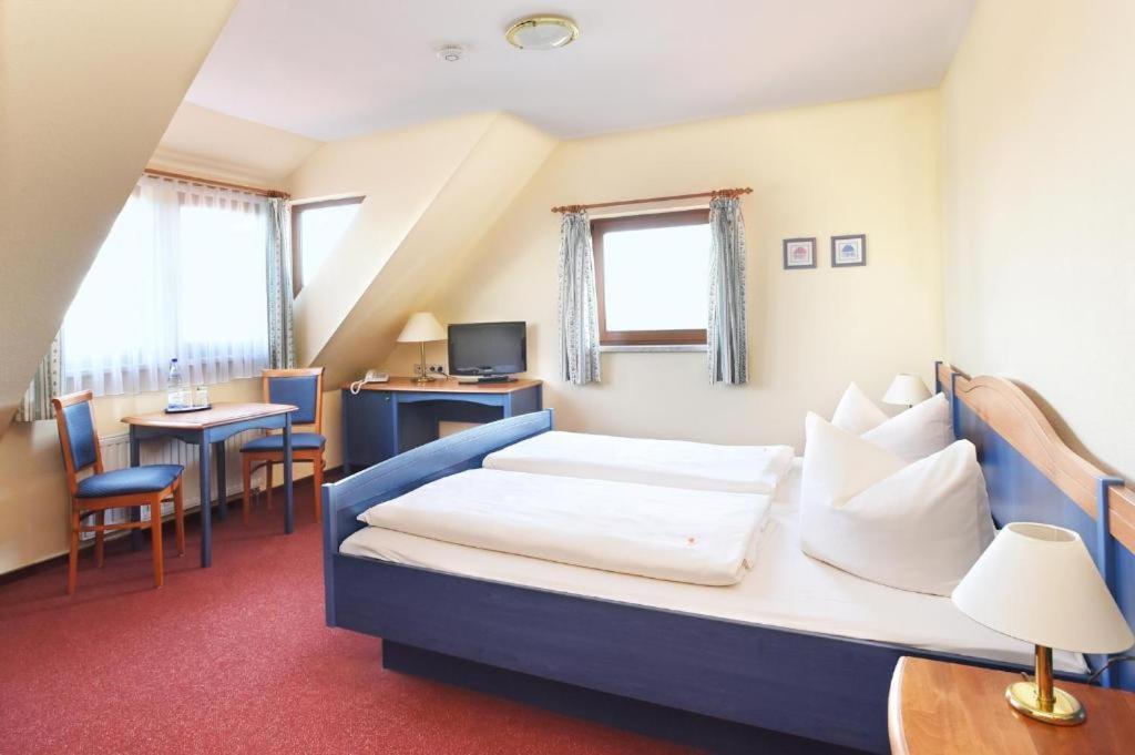 Hotel Neue Hoehe Klingenberg Buitenkant foto